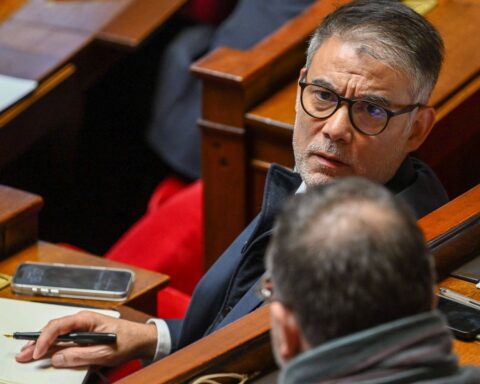 Olivier Faure menace de dissolution si le gouvernement n'accepte pas la taxe Zucman