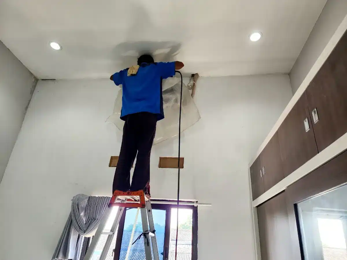 Payer son artisan en espèces : une pratique courante mais souvent illégale en France