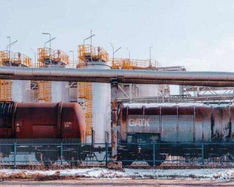 Pétrole russe : la Hongrie s'engage dans un choix économique audacieux