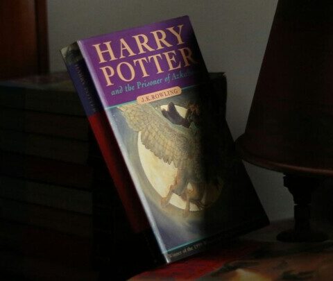 Peut-on apprécier l'univers d'Harry Potter tout en dénonçant la transphobie de J.K. Rowling ?