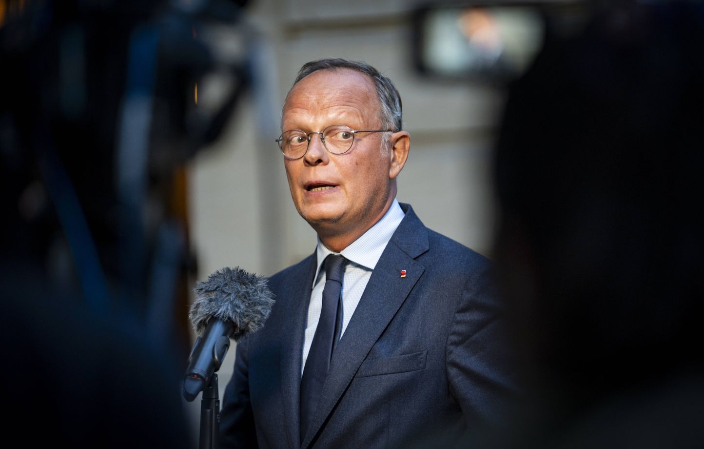 Philippe défie Macron en appelant à une démission pour une présidentielle anticipée