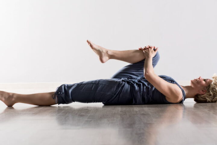 Quatre exercices simples pour soulager les douleurs lombaires au quotidien