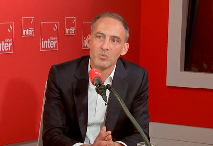 Raphaël Glucksmann appelle le Premier ministre à agir concrètement contre la censure