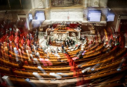 Reactions politiques après l'adoption d'un texte du Rassemblement national contre les accords franco-algériens de 1968