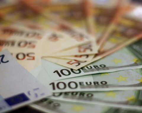 Record du CAC 40 : la baisse des risques politiques stimule Paris