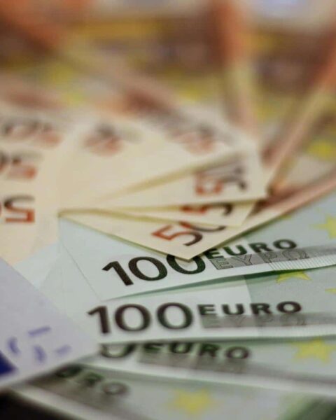 Record du CAC 40 : la baisse des risques politiques stimule Paris