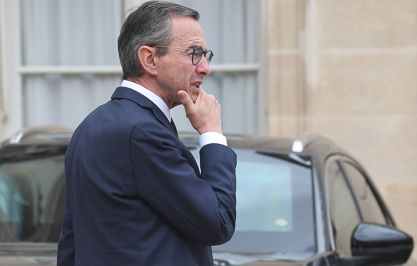 Retailleau estime que la démission de Macron représente une solution cohérente pour relancer le débat démocratique