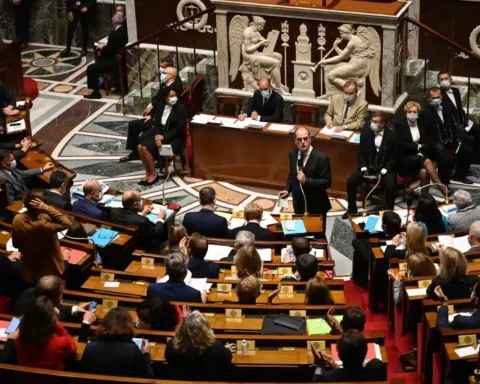 Retraites, essence, fiscalité : le plan 2026 qui pourrait enflammer les ménages français.