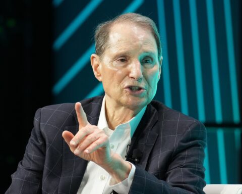 Ron Wyden poursuit son enquête sur les impôts de Dan Morehead, fondateur de Pantera Capital