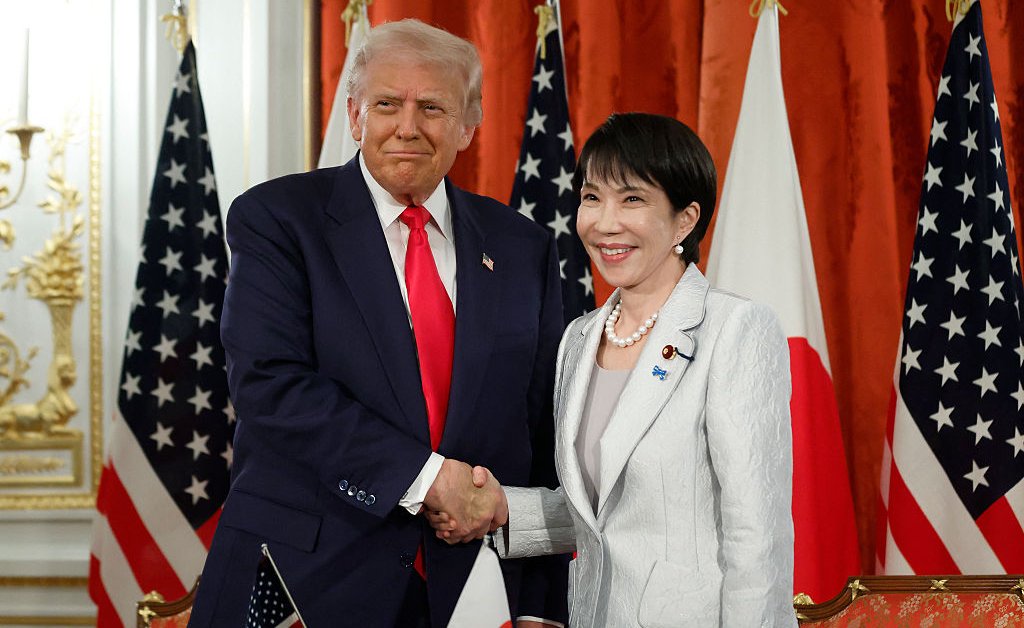 Sanae Takaichi, nouvelle Première ministre japonaise, face au défi de séduire Trump