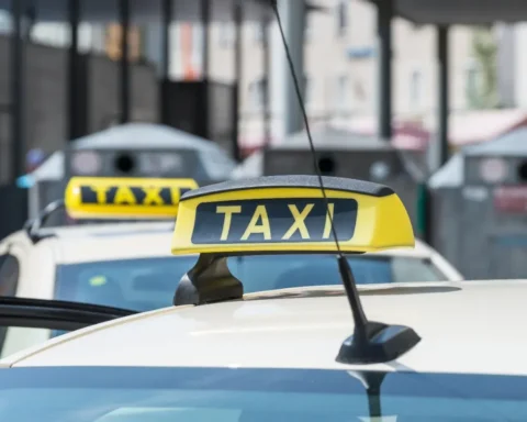 Scandale à la Sécurité sociale : des chauffeurs de taxi détournaient 300.000 € grâce à des courses fictives.
