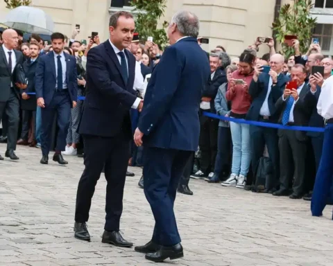 Scandale suite à la démission de Lecornu : des ministres perçoivent des rémunérations exorbitantes pour quelques heures de travail.