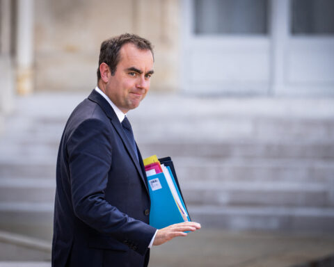 Sébastien Lecornu annonce l'abandon de l'article 49.3 pour le budget français