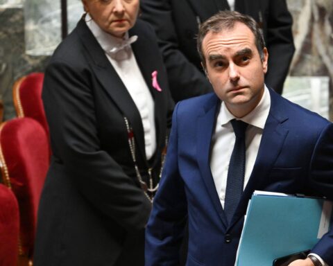 Sébastien Lecornu échappe à la censure, mais la crise budgétaire se profile