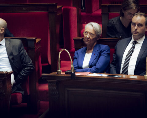 Sébastien Lecornu envisage une suspension de la réforme des retraites pour négocier avec le PS