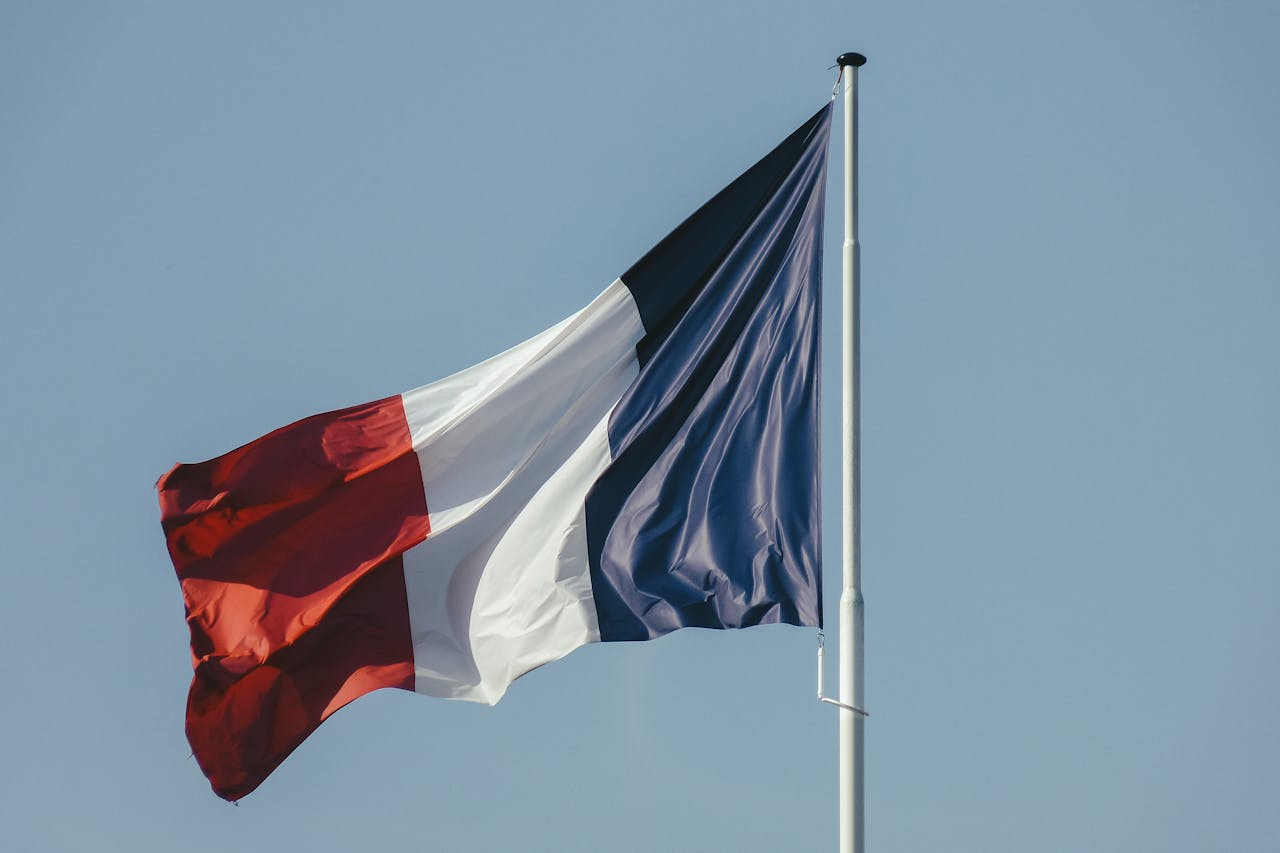 Sébastien Lecornu présente sa démission, compromettant ainsi le budget de 2026.