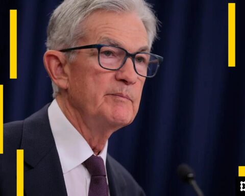 Sentiment baissier persiste pour le BTC malgré le signal de Powell que le resserrement pourrait touche à sa fin