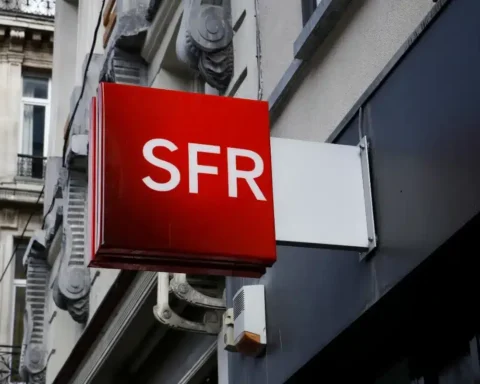 SFR rejette l'offre de 17 milliards d'euros présentée par Bouygues, Orange et Free.
