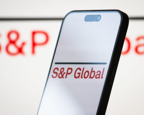 S&P lance un nouvel indice hybride alliant cryptomonnaies et actions liées à la crypto