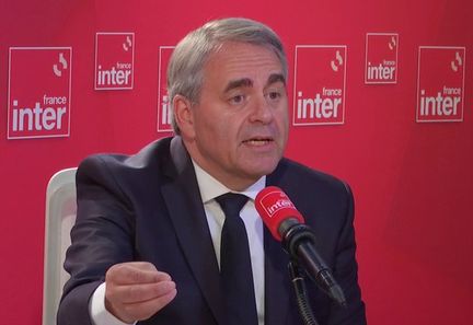 Suspension des ministres LR : Xavier Bertrand appelle à "davantage de cohérence" après la décision du parti