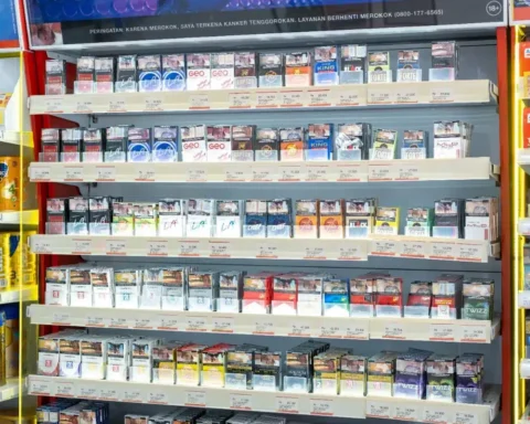 Tabac : l'interdiction imminente de 200 produits suscite la colère des fumeurs.