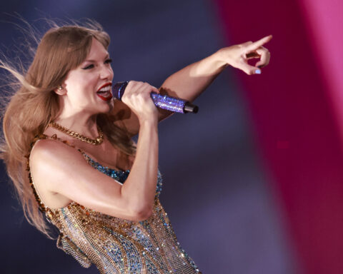 Taylor Swift dévoile son 12e album "The Life of a Showgirl" : critiques mitigées et succès commercial