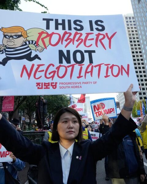 Trump accueilli en Corée du Sud avec des honneurs royaux et des manifestations de mécontentement