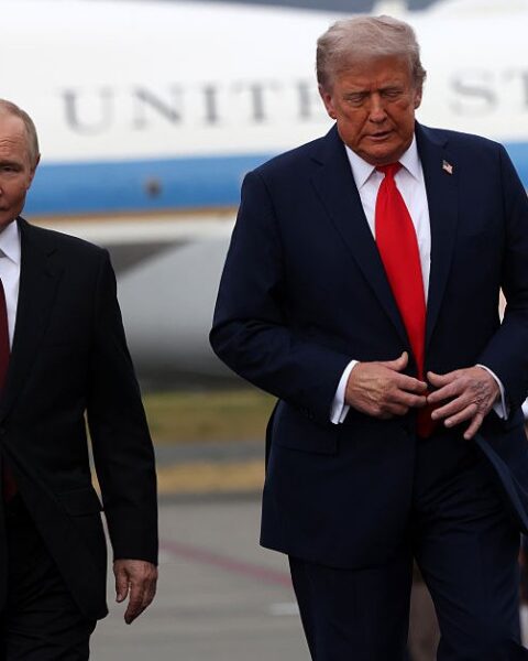 Trump critique Poutine sur le test de missile nucléaire russe et appelle à mettre fin à la guerre