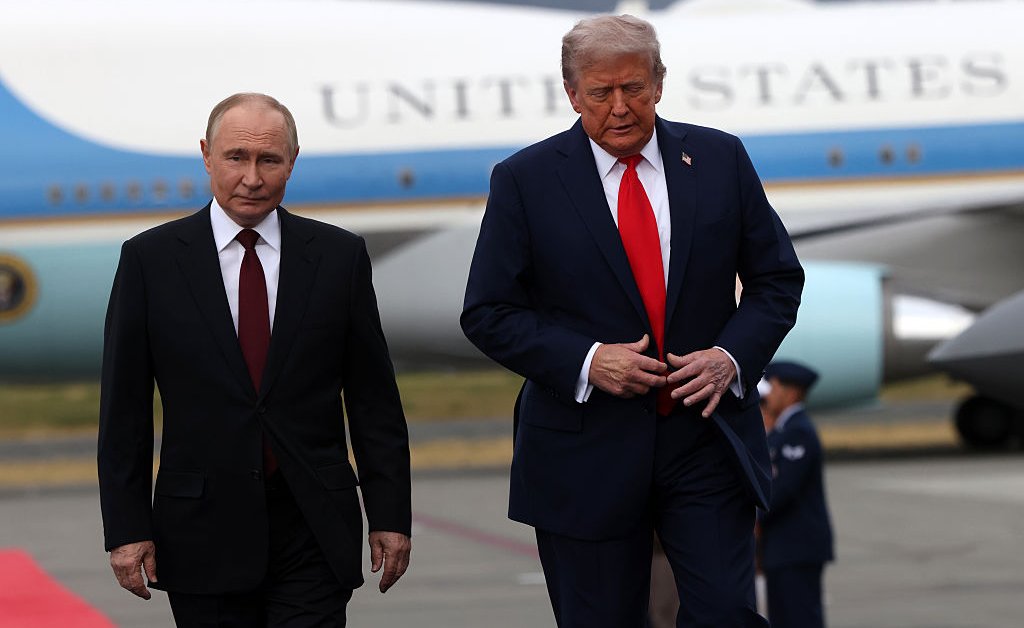 Trump critique Poutine sur le test de missile nucléaire russe et appelle à mettre fin à la guerre