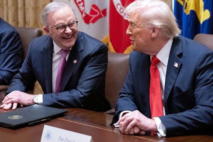 Trump signe un accord sur les terres rares avec l'Australie et accélère la commande de sous-marins nucléaires