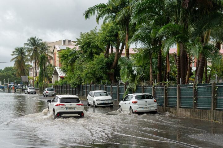 Un automobiliste décède après la tempête tropicale Jerry en Guadeloupe