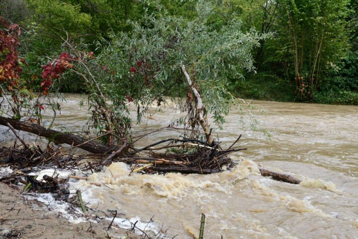 Un couple retrouvé mort après avoir été emporté par une rivière en crue dans la Drôme