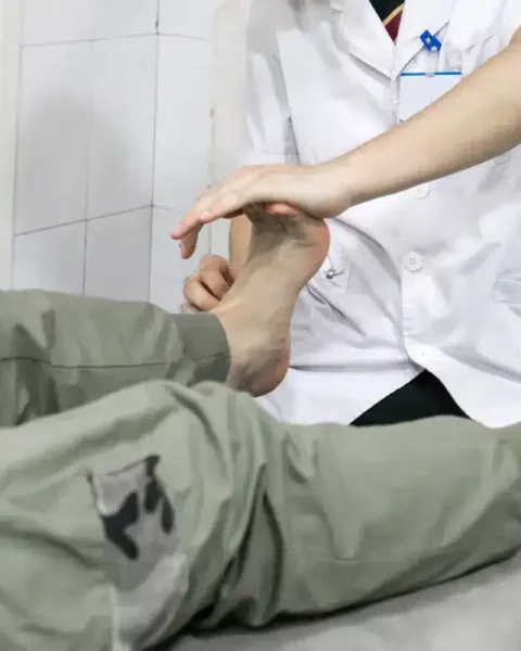 « Un nombre record de patients : ce kinésithérapeute reçoit jusqu'à 150 consultations par jour »