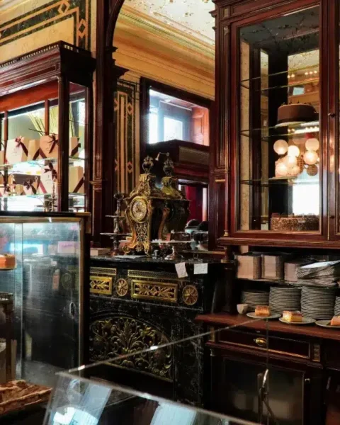 « Un restaurant facture 65 € pour une chaise haute, suscitant des interrogations »