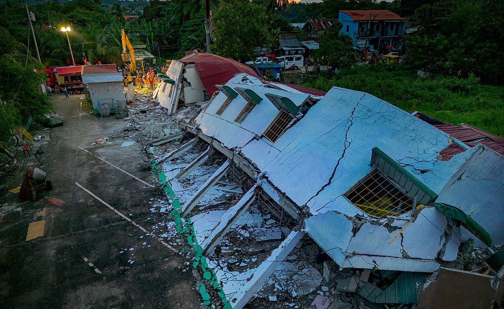 Un séisme de 6,9 magnitude tue au moins 72 personnes aux Philippines, un des plus meurtriers depuis 2013