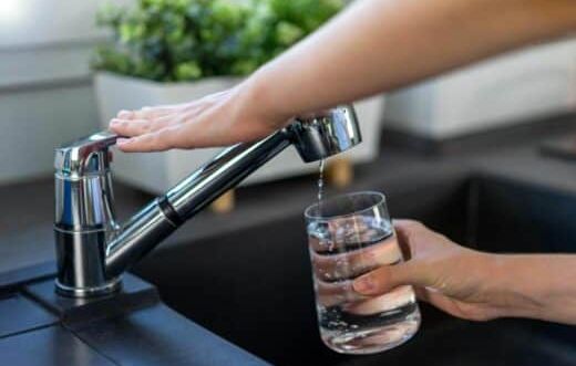 Une étude révèle une contamination alarmante de l'eau du robinet à Besançon par du TFA