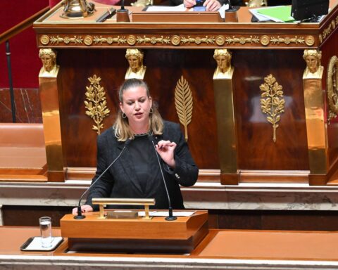 Une réduction de l'allocation pour enfant décédé envisagée dans le budget 2026 ?