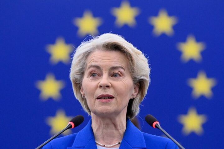 Ursula von der Leyen face à des motions de censure au Parlement européen, Emmanuel Macron cité comme successeur potentiel