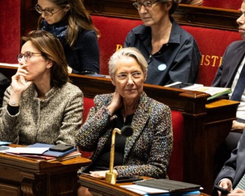Utilisation de l'article 49.3 : les enjeux et critiques face à la décision du gouvernement français