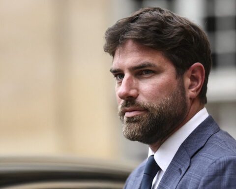 Vincent Jeanbrun, ministre de la Ville, sous enquête pour prise illégale d'intérêts