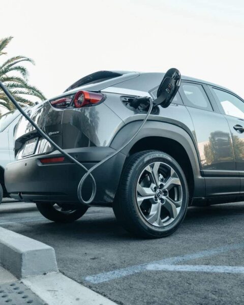Voitures électriques : les citadines françaises dominent le marché européen