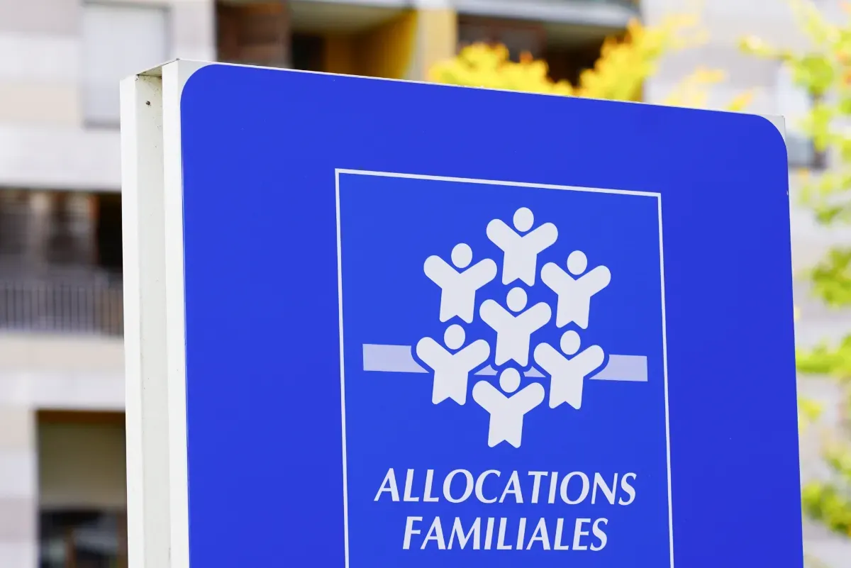 Vos allocations familiales bientôt réduites ? Ce changement d'âge pourrait tout modifier.
