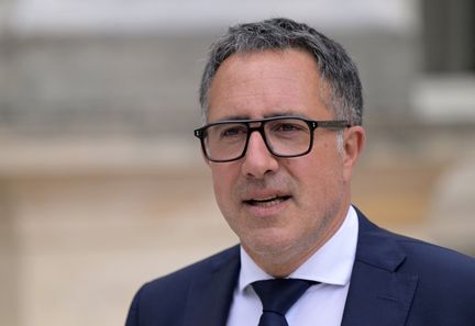 Xavier Albertini, député Horizons, défend son vote en faveur de la résolution du RN contre l'accord de 1968