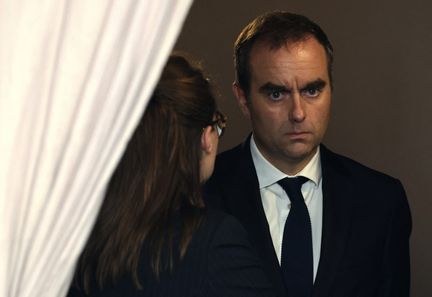 "Yaël Braun-Pivet dément l'évocation d'une dissolution avec Emmanuel Macron après leur rencontre"
