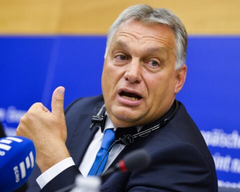 Viktor Orbán diffuse une vidéo manipulatrice et lance une nouvelle pseudo-consultation nationale