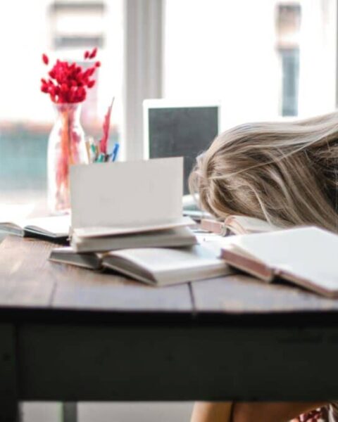 Arrêts maladie : l’Assemblée nationale établit une durée maximale dans le budget de 2026.