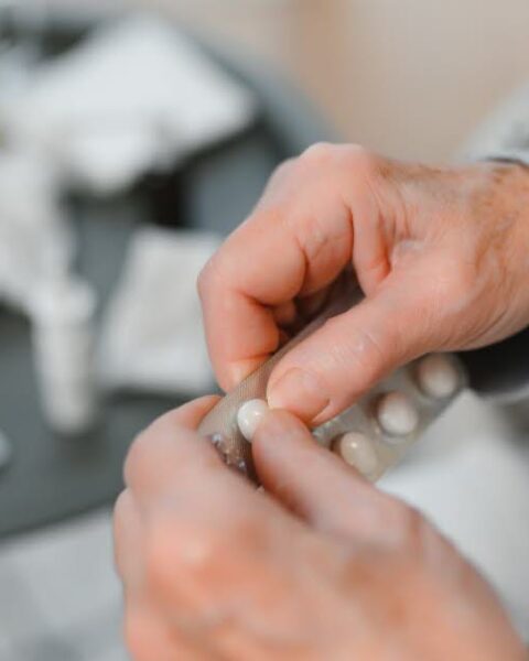 Augmentation des prescriptions d'antibiotiques en France en 2024, alerte de Santé publique France