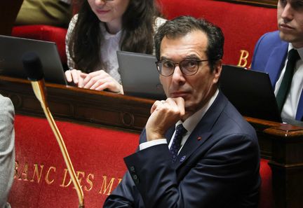 Budget 2026 : le ministre du Travail évoque une suspension de la suppression de la prime de Noël pour les couples sans enfants