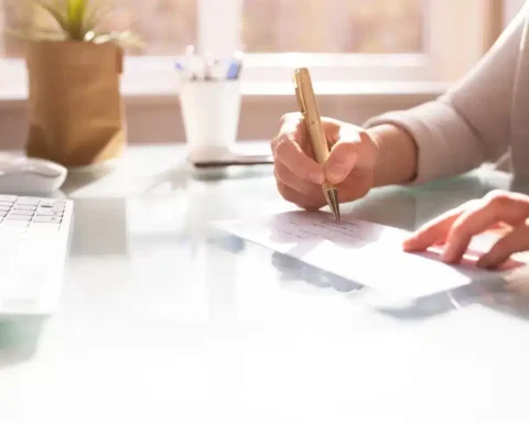 Chèques et IBAN : les nouvelles règles qui transformeront vos méthodes de paiement.