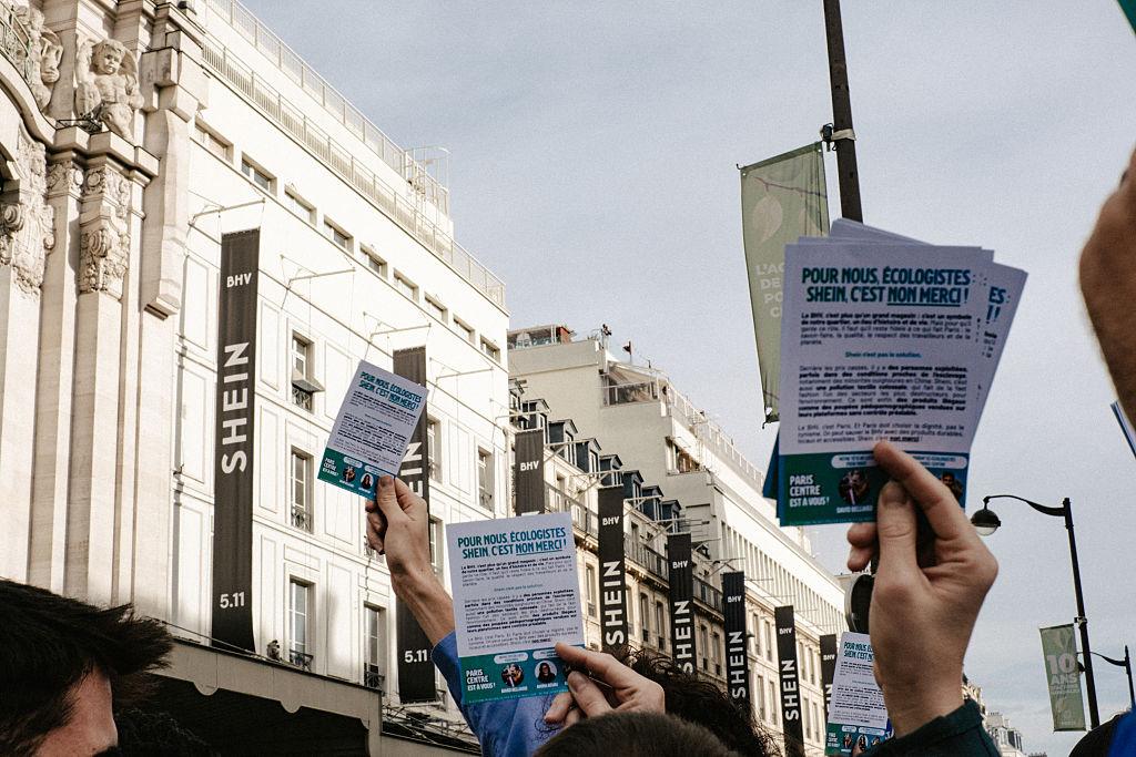 Controverse autour de Shein : l'ouverture de son premier magasin à Paris suscite des manifestations